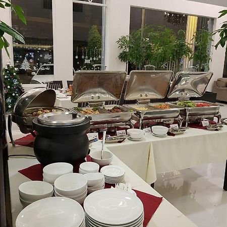 Apple Hotel Three - Near Pnh Airport Phnom Penh Esterno foto