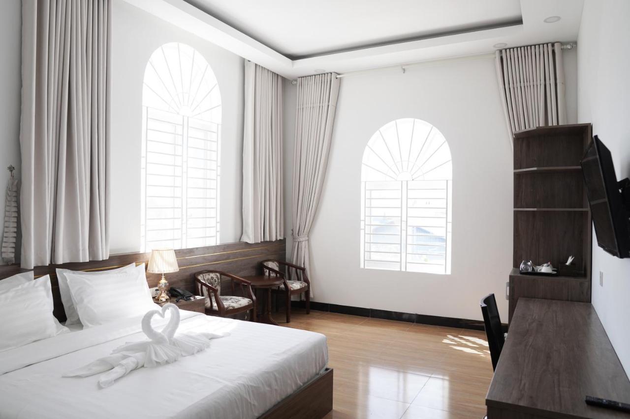 Apple Hotel Three - Near Pnh Airport Phnom Penh Esterno foto