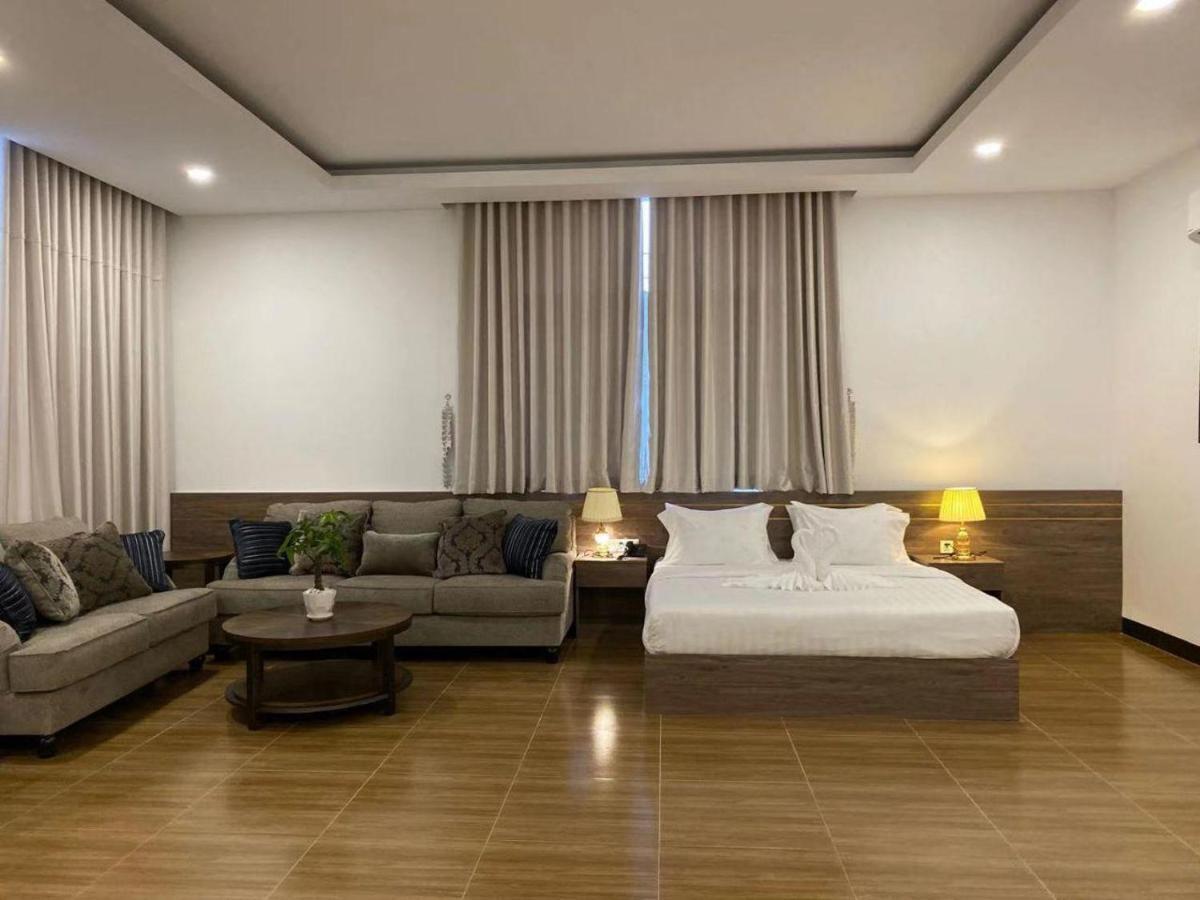 Apple Hotel Three - Near Pnh Airport Phnom Penh Esterno foto