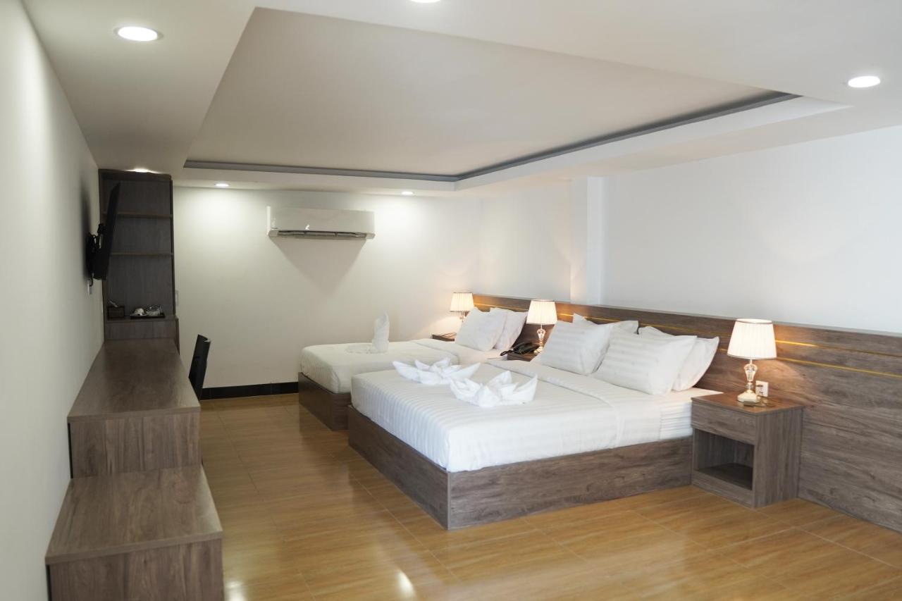 Apple Hotel Three - Near Pnh Airport Phnom Penh Esterno foto