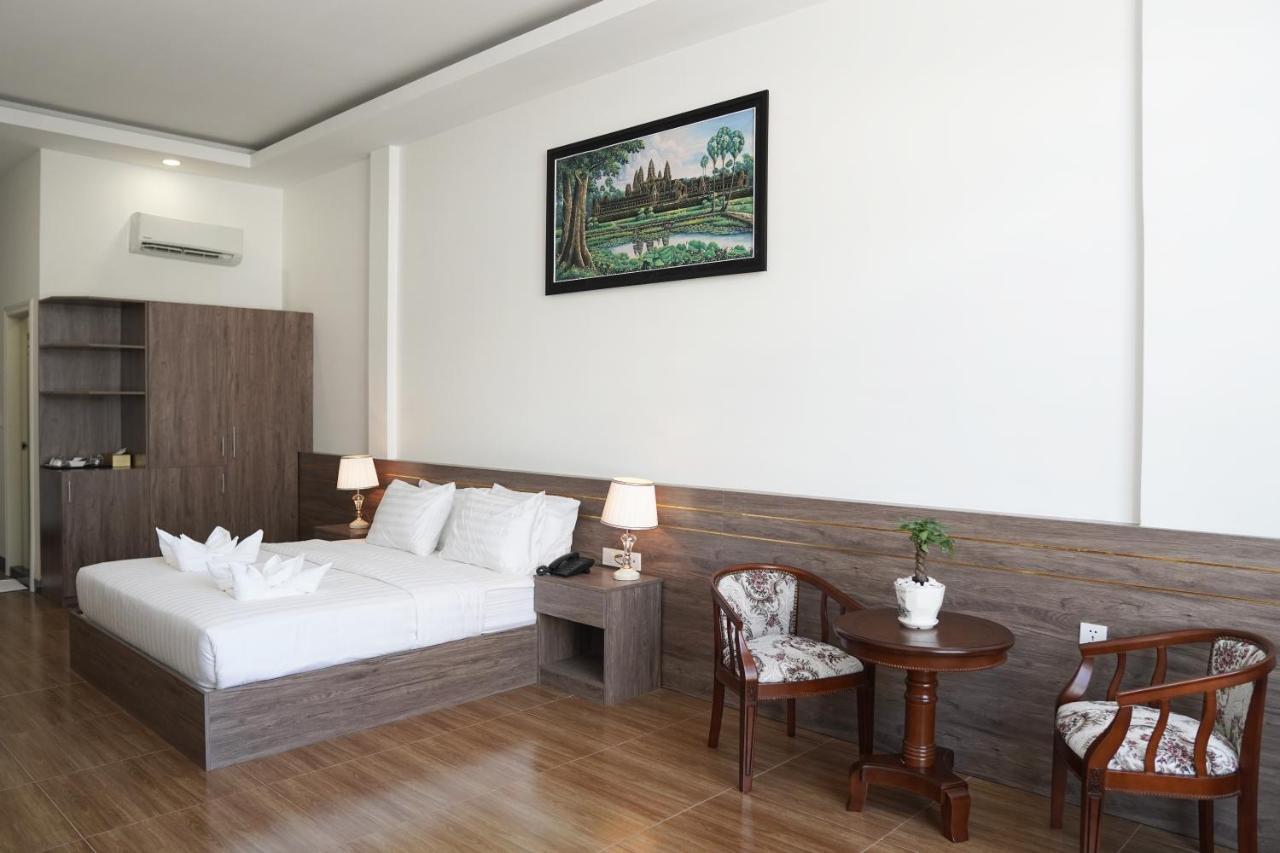 Apple Hotel Three - Near Pnh Airport Phnom Penh Esterno foto