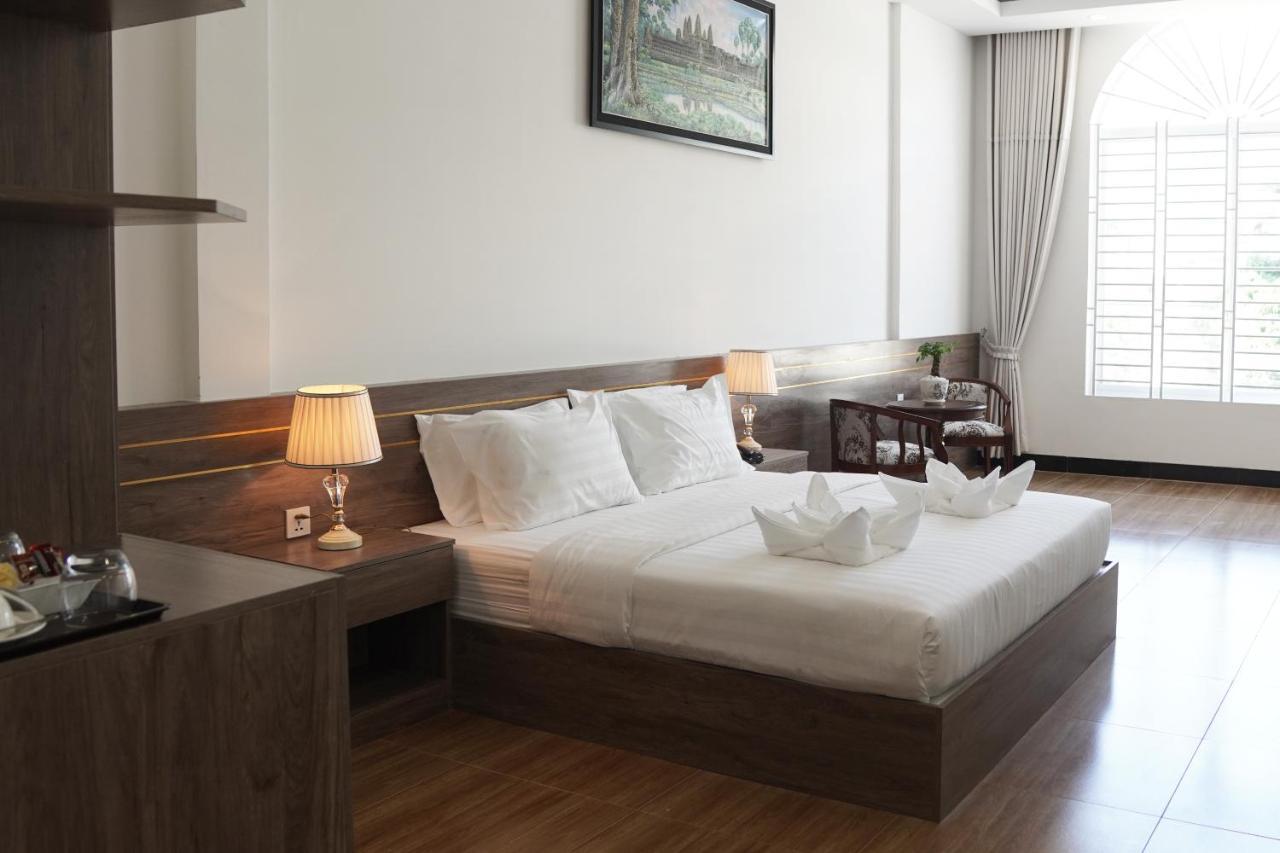 Apple Hotel Three - Near Pnh Airport Phnom Penh Esterno foto