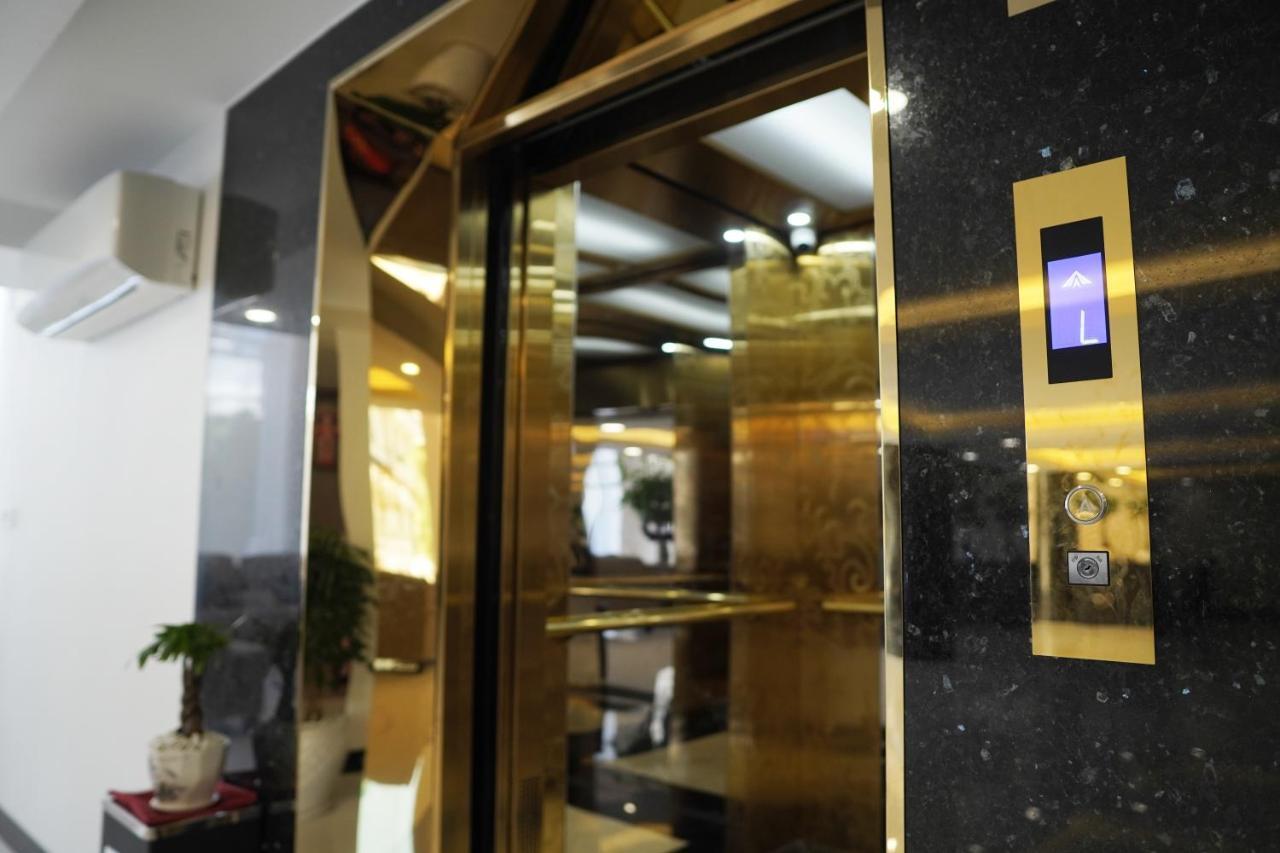 Apple Hotel Three - Near Pnh Airport Phnom Penh Esterno foto