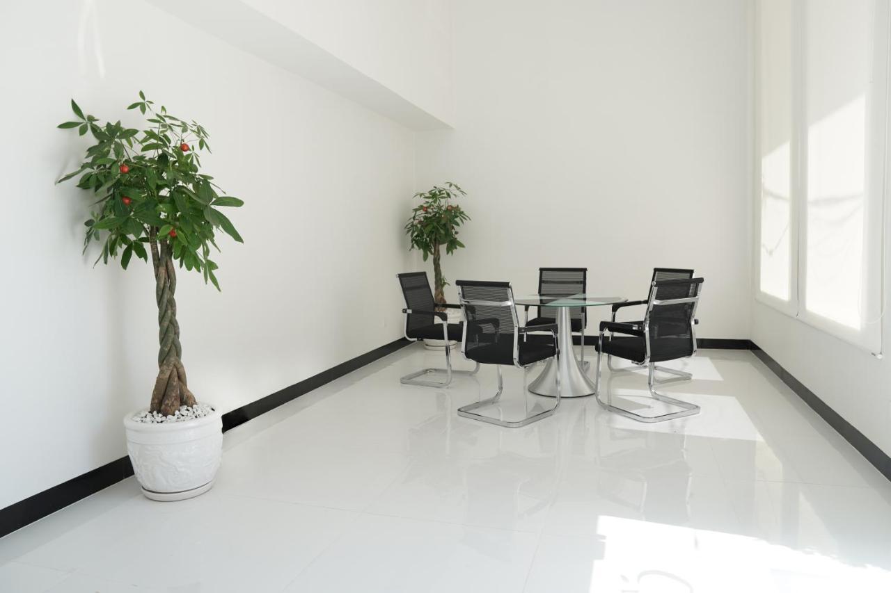Apple Hotel Three - Near Pnh Airport Phnom Penh Esterno foto