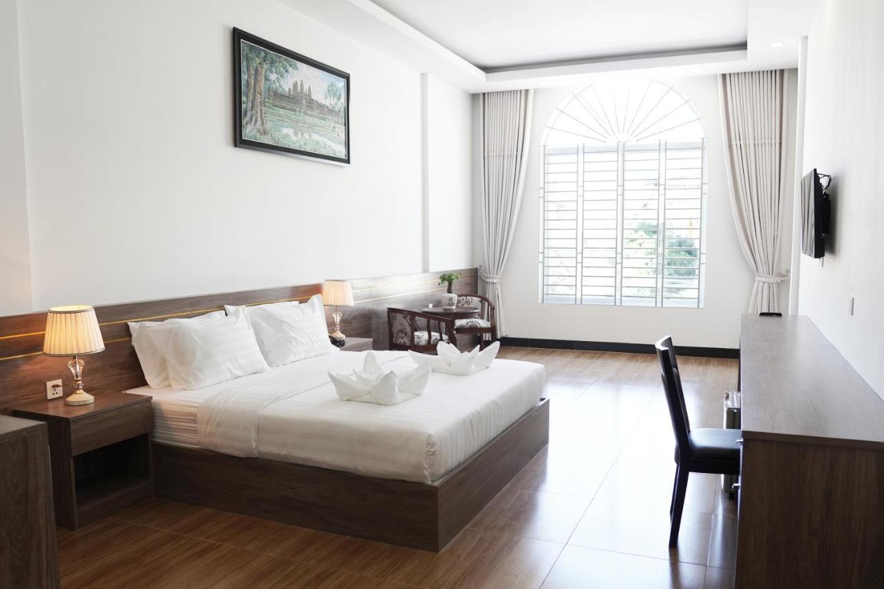 Apple Hotel Three - Near Pnh Airport Phnom Penh Esterno foto