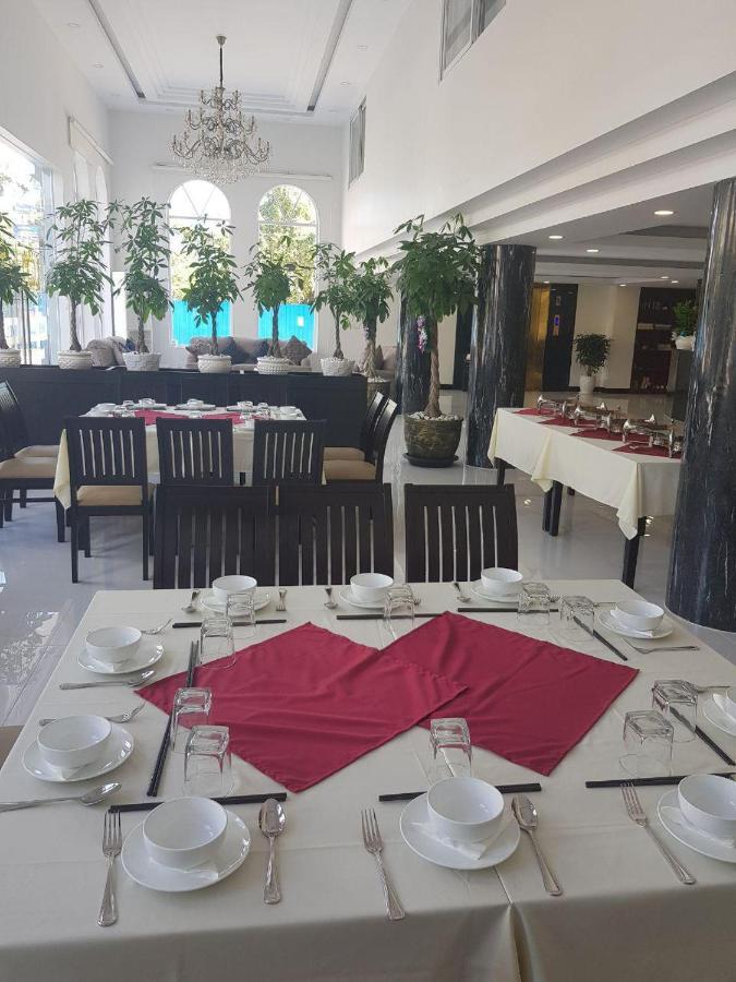 Apple Hotel Three - Near Pnh Airport Phnom Penh Esterno foto