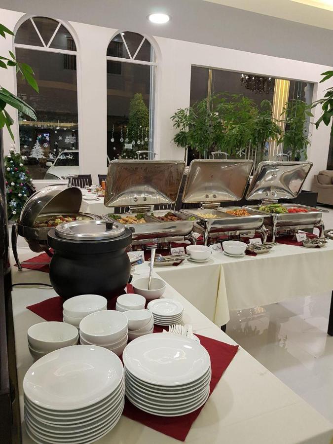 Apple Hotel Three - Near Pnh Airport Phnom Penh Esterno foto