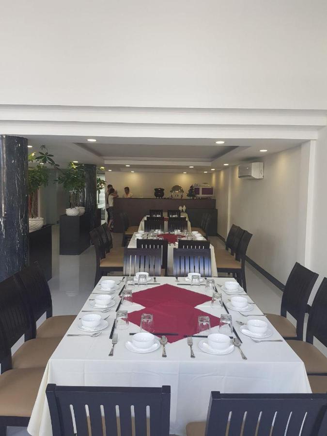 Apple Hotel Three - Near Pnh Airport Phnom Penh Esterno foto