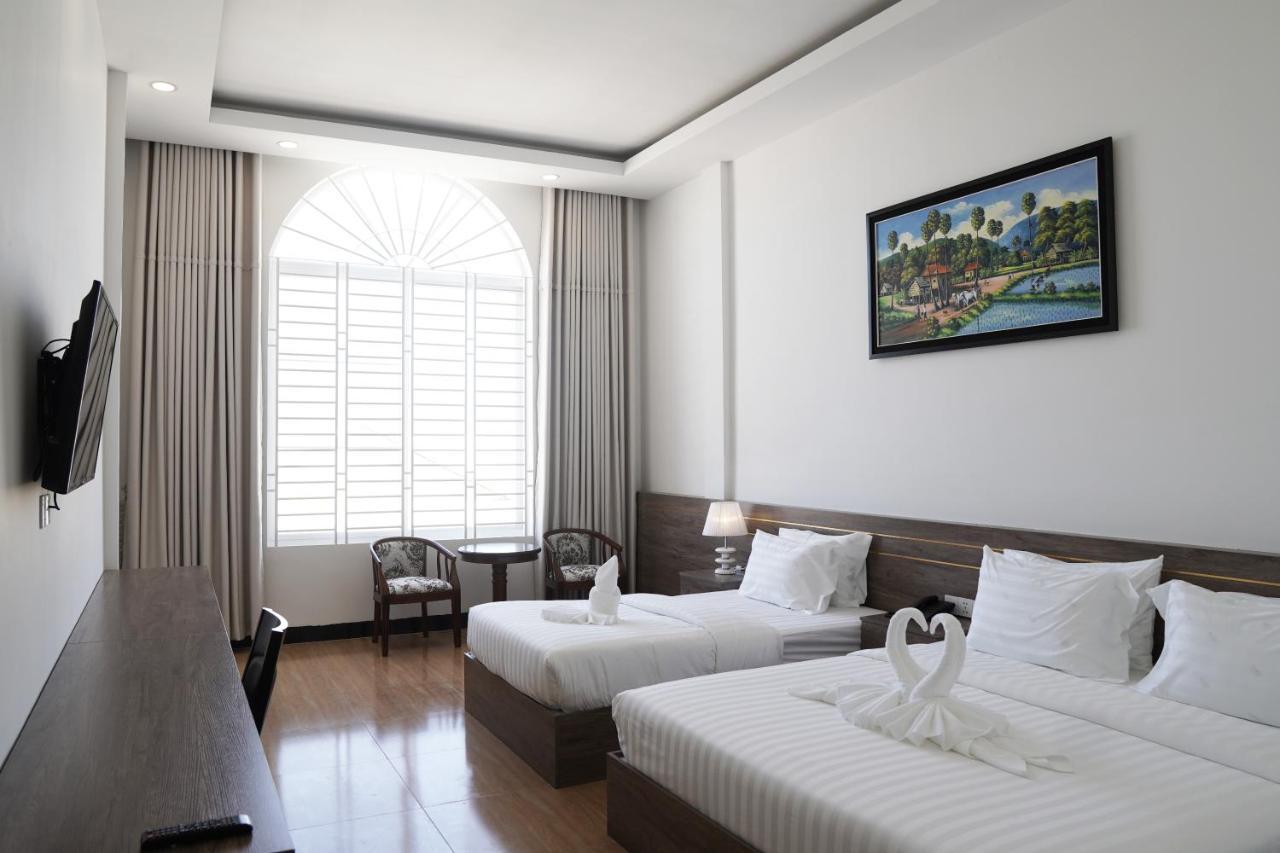 Apple Hotel Three - Near Pnh Airport Phnom Penh Esterno foto