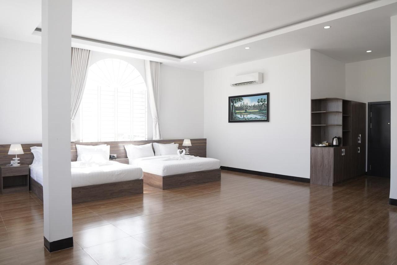 Apple Hotel Three - Near Pnh Airport Phnom Penh Esterno foto