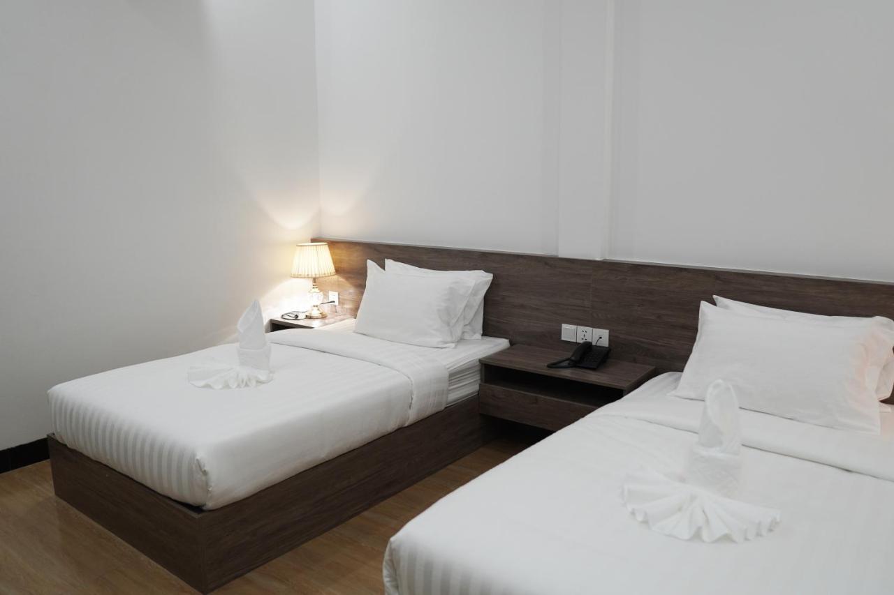 Apple Hotel Three - Near Pnh Airport Phnom Penh Esterno foto