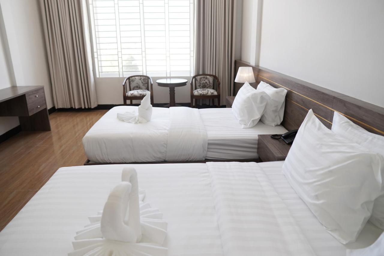 Apple Hotel Three - Near Pnh Airport Phnom Penh Esterno foto