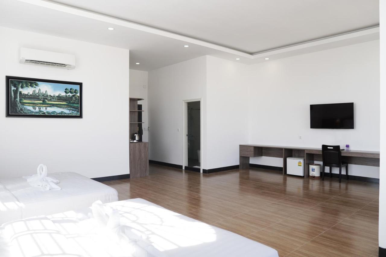 Apple Hotel Three - Near Pnh Airport Phnom Penh Esterno foto
