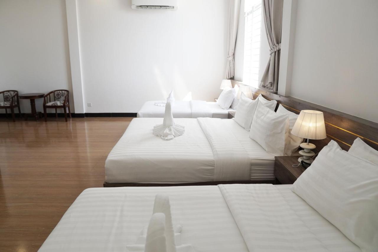 Apple Hotel Three - Near Pnh Airport Phnom Penh Esterno foto