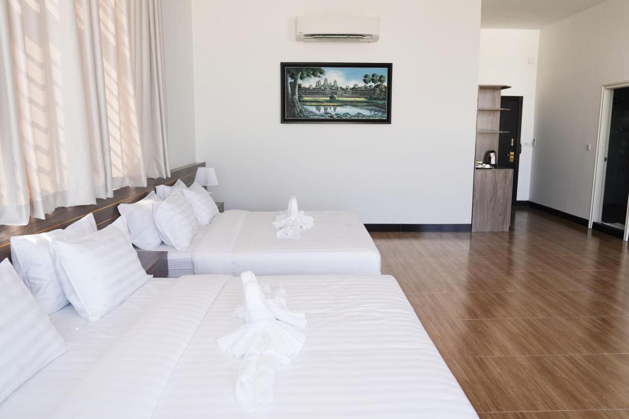 Apple Hotel Three - Near Pnh Airport Phnom Penh Esterno foto
